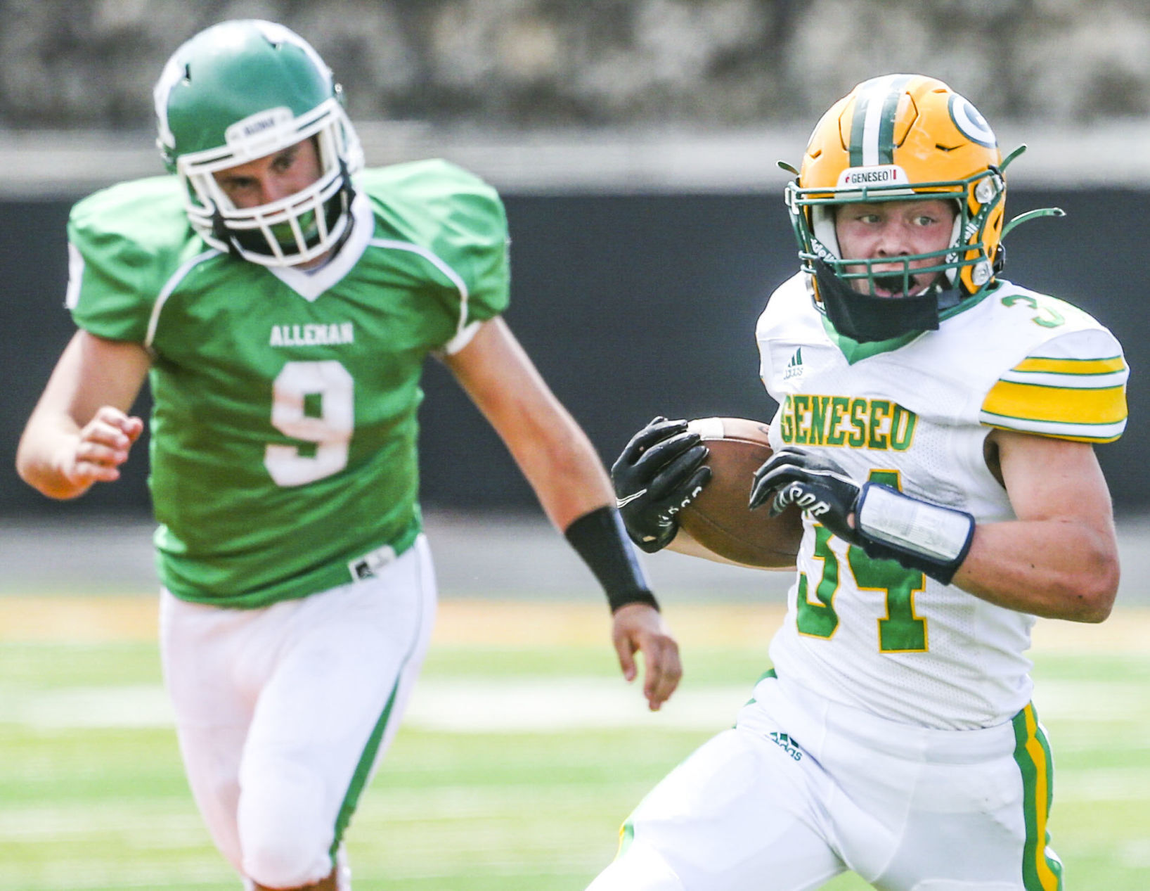 040521-qc-spt-gen-alleman-fball-13.JPG